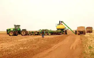 Аграрии Карагандинской области готовятся к весенней посевной с более чем 100 тысячами тонн семян и полным парком техники.