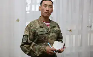 Рядовой Национальной гвардии Казахстана Ерик Ыскак сочетает военную службу с поэзией