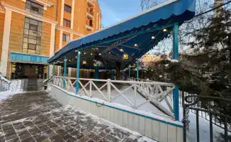 Летняя терраса ресторана в Алматы: под натиском закона ушла в небытие