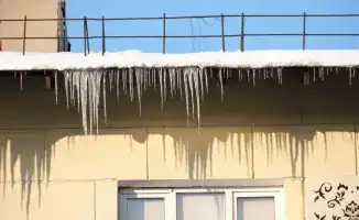 Управляющие компании Алматы усиливают контроль за зимней безопасностью крыш многоквартирных домов