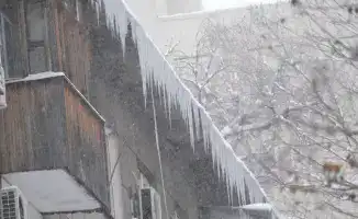 В Алматы управляющие органы многоквартирных домов напоминают о необходимости уборки снега и наледи