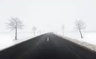 Снежные заносы на автодорогах: спасатели напоминают о правилах безопасности