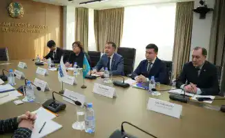 Обсуждение правовых реформ и подготовки к референдуму: встреча Ерлана Сарсембаева с Ульви Ахундлу