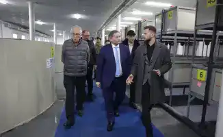 Саясат Нурбек акцентировал внимание на значимости интеграции науки и производства в аквакультуре во время визита на рыбный завод Таразского университета