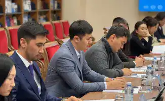 Государственные символы и Конституция Казахстана