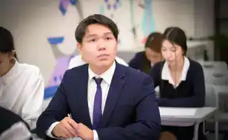 В Астане ученики учатся без смартфонов: положительные результаты и улучшение концентрации на занятиях