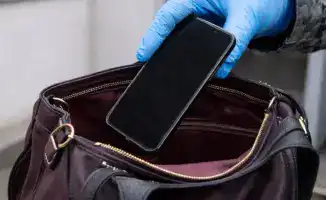 В Алматы задержаны попытки проноса запрещённых предметов в учреждение уголовно-исполнительной системы.