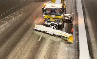 Алматы погружен в снег: коммунальные службы активно очищают город от снега