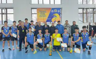 Юные волейболисты Сайрамского района боролись за титул чемпионов области