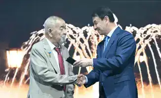 В Алматы прошёл концертный вечер, посвящённый 75-летию Журсина Ермана, с поздравлением от Президента и присвоением звания 'Қазақстанның халық жазушысы'.