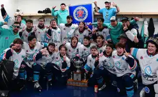 Золото для Казахстана: хоккеисты покорили Канаду!