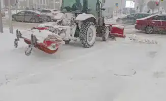 Снегопад в Астане более 3000 дорожных рабочих и 1700 единиц спецтехники