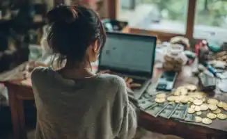 Финансовая пирамида на 25 миллиардов: как мечты о богатстве обернулись ловушкой, и Сабуров оказался за границей закона