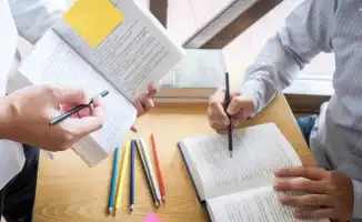 Репетиторы как спасательные круги: родители казахстанских школьников борются с волнами слабой подготовки к ЕНТ