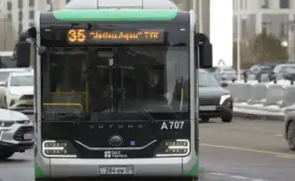 В Астане временно приостановлено движение шести пригородных автобусных маршрутов из-за сильного снега и ветра