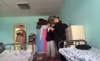 Студентки колледжа в Туркестане убирают мужские комнаты и туалеты: видео с юга Казахстана