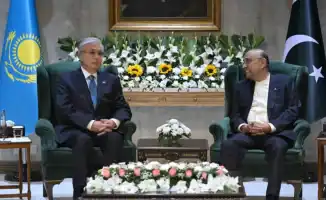 Токаев поблагодарил Зардари за теплый прием в Исламабаде