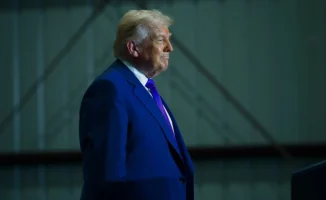 Трамп обещает уничтожить ракетную индустрию и флот Ирана: США готовят удары