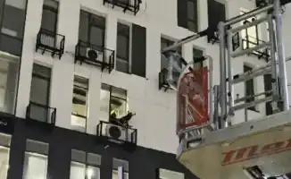 Пожар в жилом комплексе Астаны: экстренные службы на месте происшествия