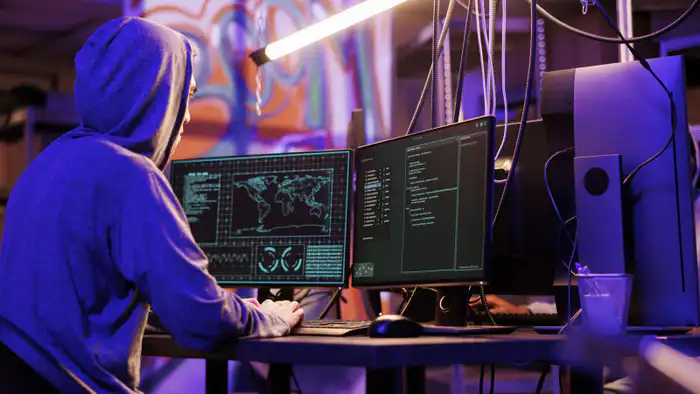 Задержание казахстанцев в США,  дело “атырауского хакера“: главные новости за 13 февраля Астане