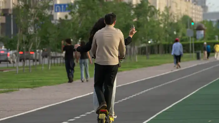 Новые правила пользования электросамокатами в Казахстане: как жесткие ограничения повлияют на безопасность и общественный транспорт Астане