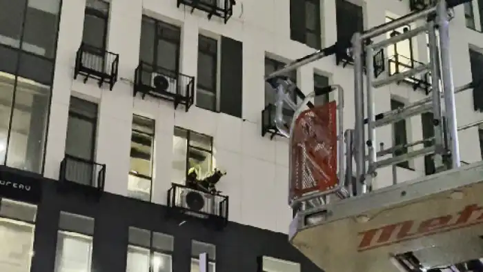 Пожар в жилом комплексе Астаны: экстренные службы на месте происшествия Астане