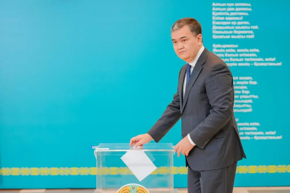 Голосование акима Астаны Жениса Касымбека: влияние на общественное мнение и будущее референдума Астане