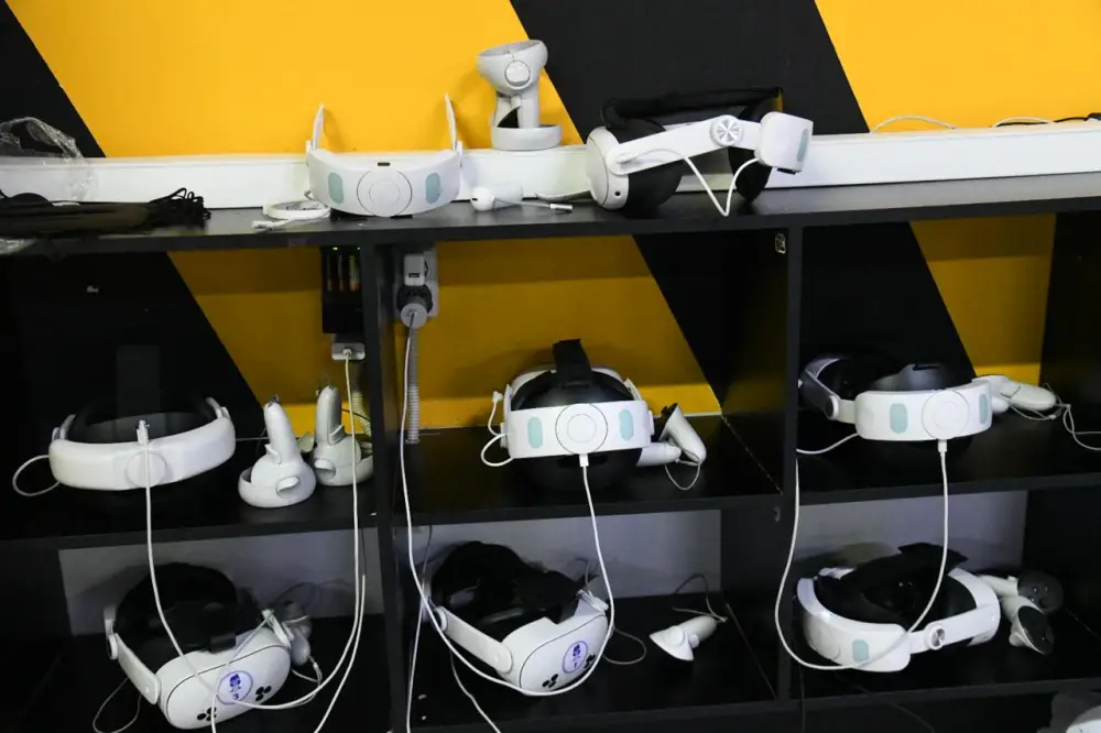 Столичные студенты исследуют будущие профессии с помощью виртуальной реальности Астане