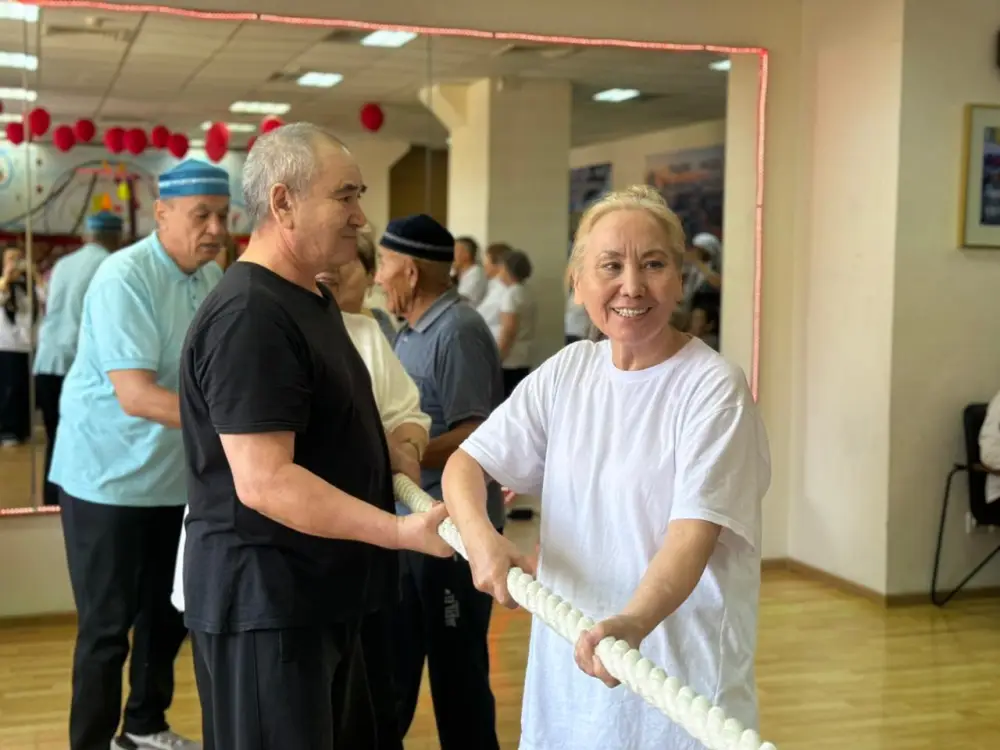 В Астане пенсионеры соревновались в перетягивании каната (7)