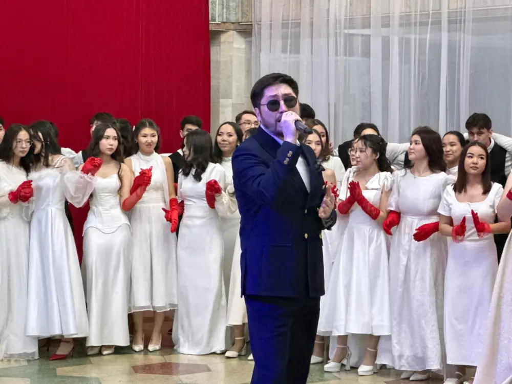 Торжественный бал в Астане: празднование Международного женского дня с участием лидеров образования Астане