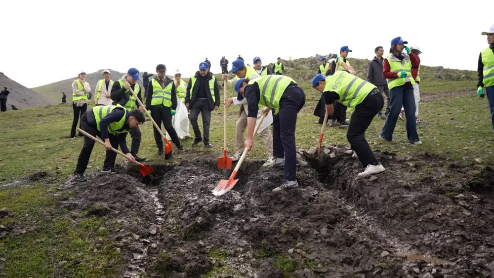 Экологическая акция «Мөлдір бұлақ» в Казахстане Астане