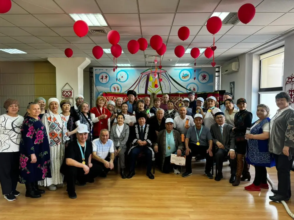 В Астане пенсионеры соревновались в перетягивании каната (6)