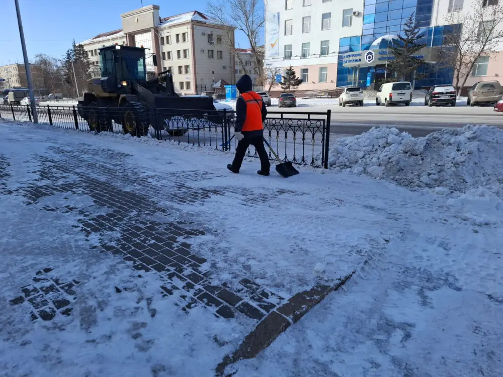 Severe Snowfall in Astana: Over 1700 Units of Special Equipment Mobilized for Snow Removal Астане