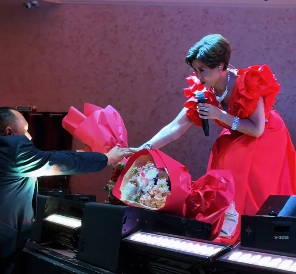 Актюбинцы выразили уважение, встав во время исполнения песни «Әлия» (3)