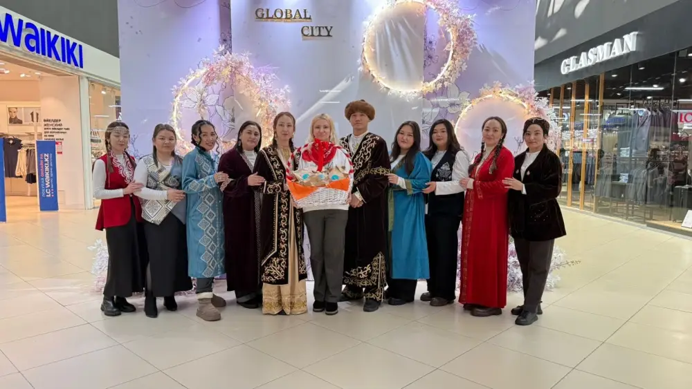 Молодёжь Караганды провела флешмоб в честь Наурыза, объединяя традиции и современность Астане