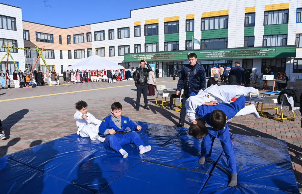 Глава региона проголосовал на республиканском референдуме (4)