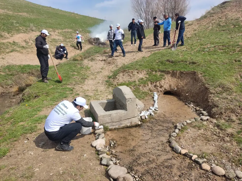 ТУРКЕСТАН: В РАМКАХ ЭКОЛОГИЧЕСКОЙ АКЦИИ «МӨЛДІР БҰЛАҚ» ОЧИЩЕНЫ ИСТОЧНИКИ ВОДЫ (2)