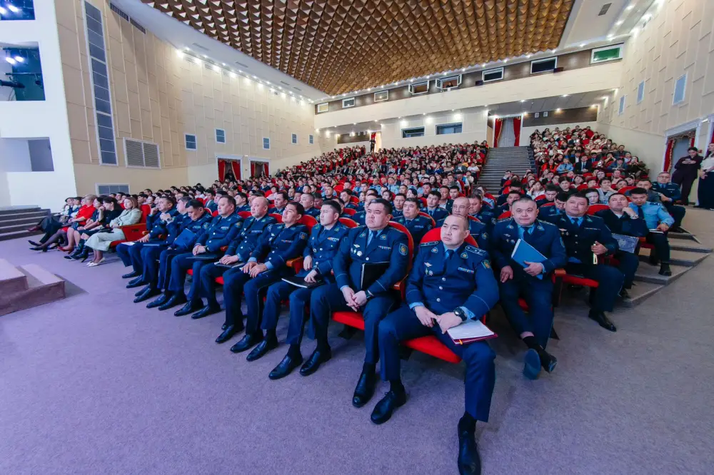 Вопросы безопасности в школах Атырау обсудили на встрече с участием акима области (6)