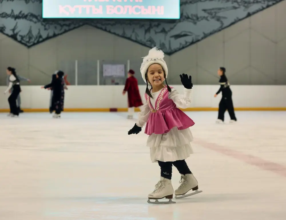 Ледяной карнаваль: Алматы встретил зиму в национальных костюмах Астане