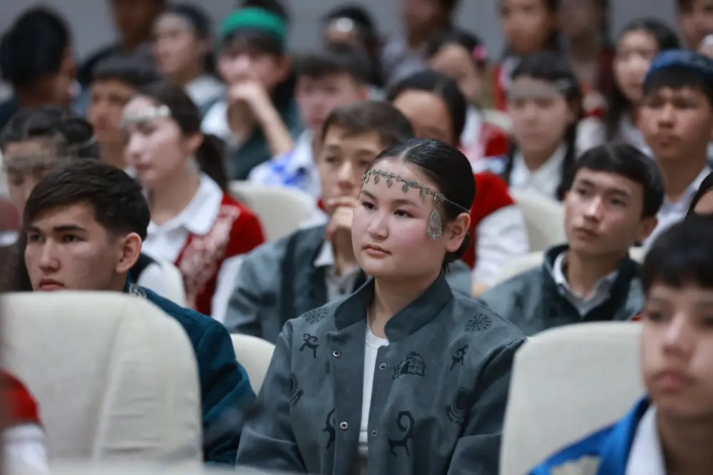 Ербол Карашукеев встретился с финалистами второго сезона «Ой шебері» (7)