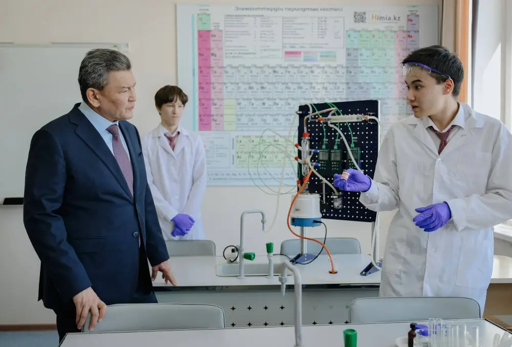 Аким области ознакомился с условиями обучения в Назарбаев Интеллектуальной школе Астане