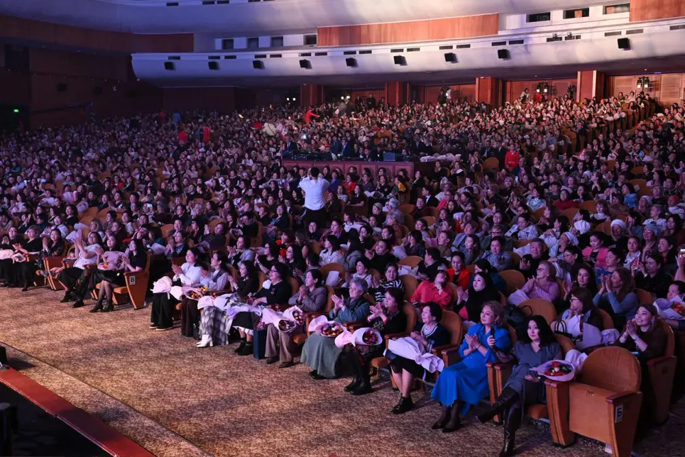 В Алматы прошел праздничный концерт «Әлемнің жарығы» к 8 Марта Астане