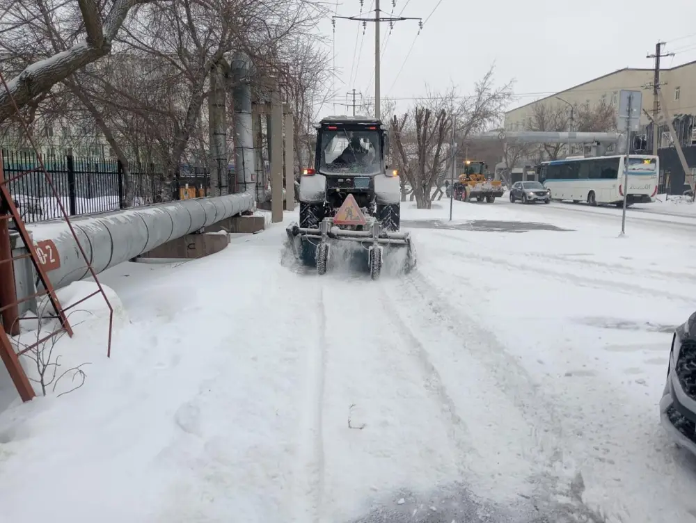 Десятки тысяч кубометров снега вывезли из столицы прошлой ночью (3)