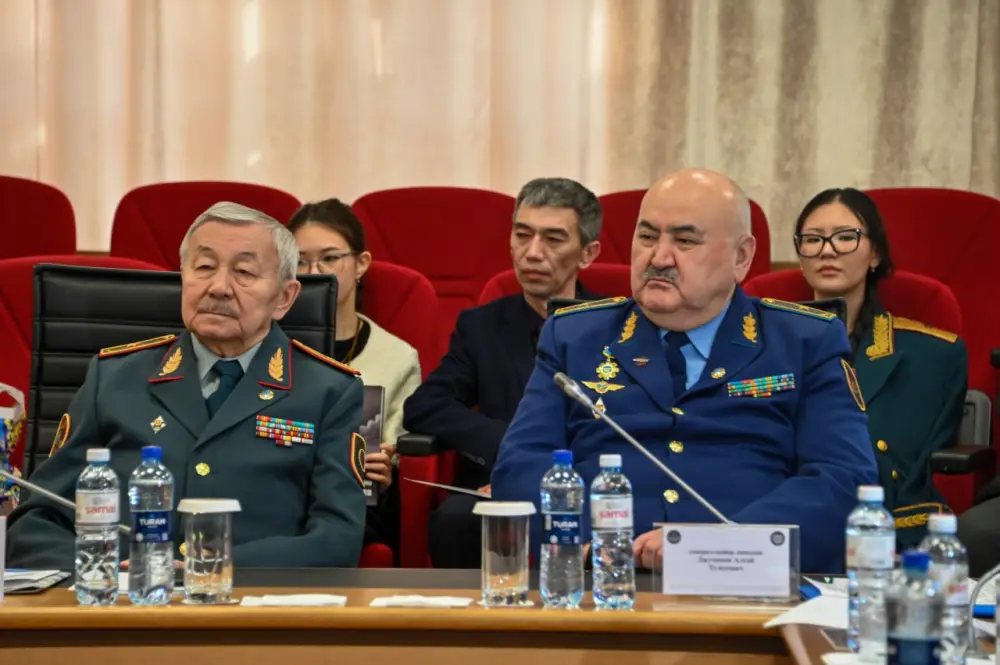 В Национальном университете обороны открыли мемориальный уголок к 125-летию генерала Шакира Джексенбаева (2)