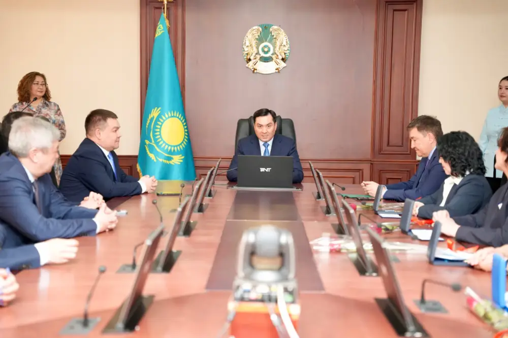 Министр энергетики вручил госнаграды женщинам топливно-энергетического комплекса Астане