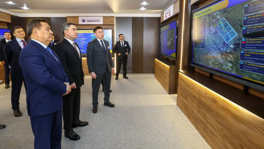Олжас Бектенов оценил развитие новых заводов и инфраструктуры в Акмолинской области Астане