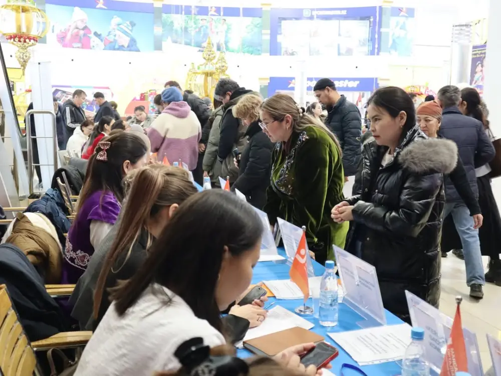 В регионе прошла ярмарка вакансий с участием более 20 ведущих предприятий, представителей малого и среднего бизнеса (5)