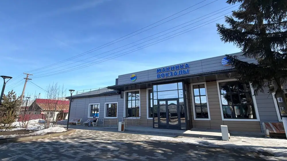 В Буландынском районе проверили ход реконструкции железнодорожного вокзала (3)