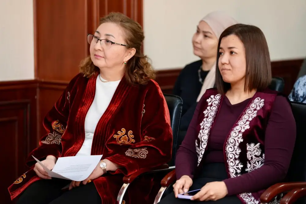 Профессор поделилась знаниями о традициях Наурыза с сотрудниками Минэнерго (2)