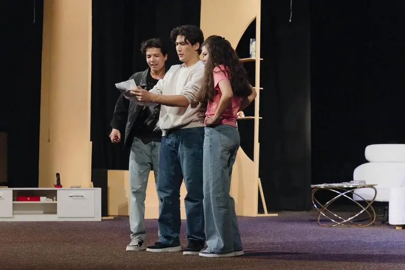 Любовь без границ: в Караганде состоялась премьера спектакля «Махаббат мекені» по французской пьесе (9)